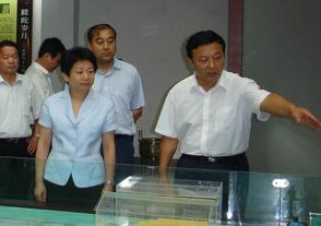 2009年8月6日，时任江苏省委常委、副省长黄莉新视察美狮贵宾会。