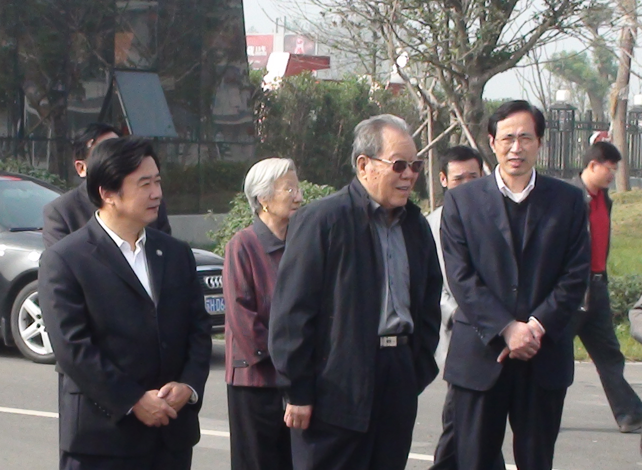 2011年10月14日，中组部原部长张全景视察美狮贵宾会。
